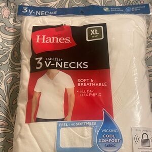 Hanes Tagless White V-Neck T-Shirts XL